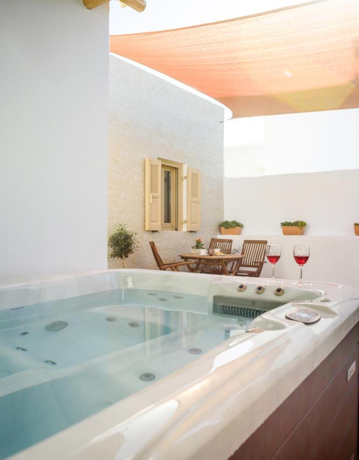Appartamento Heart Of Oia - Private House With Jacuzzi Esterno foto