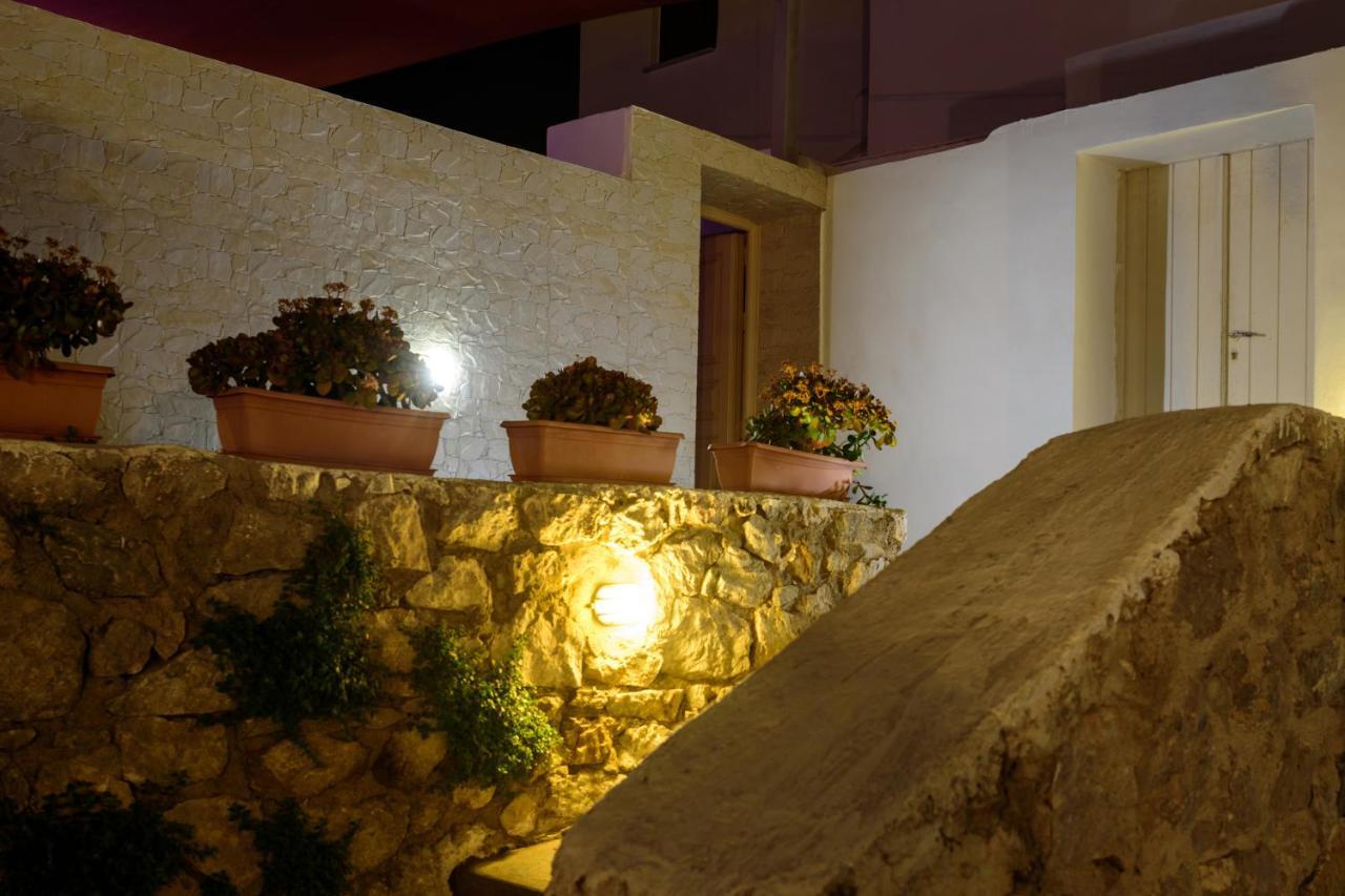 Appartamento Heart Of Oia - Private House With Jacuzzi Esterno foto