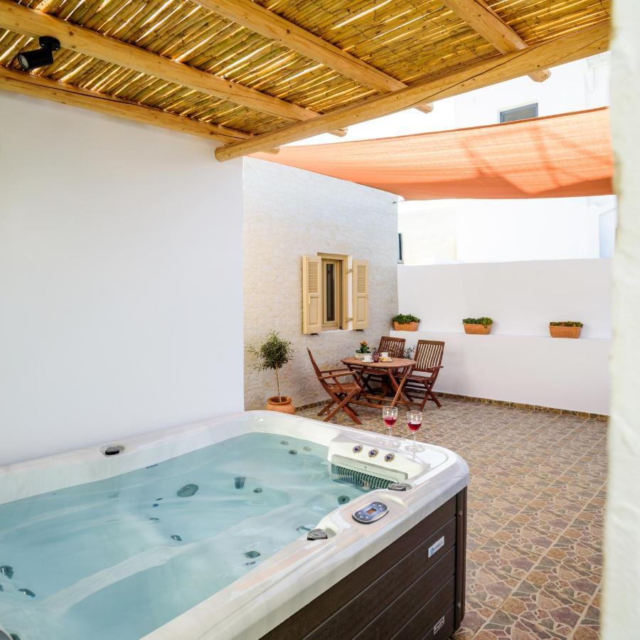 Appartamento Heart Of Oia - Private House With Jacuzzi Esterno foto