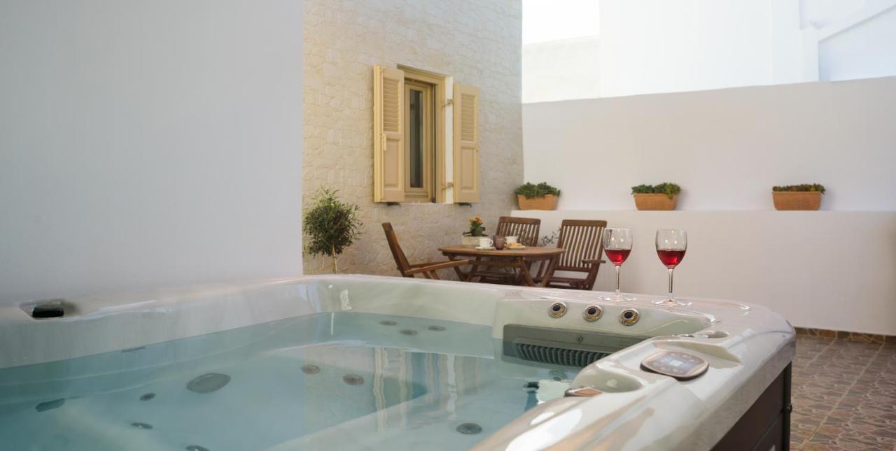 Appartamento Heart Of Oia - Private House With Jacuzzi Esterno foto