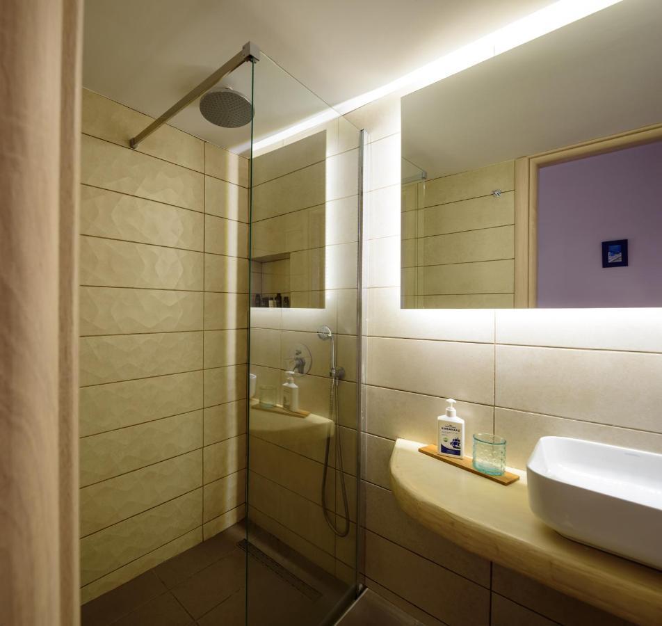 Appartamento Heart Of Oia - Private House With Jacuzzi Esterno foto