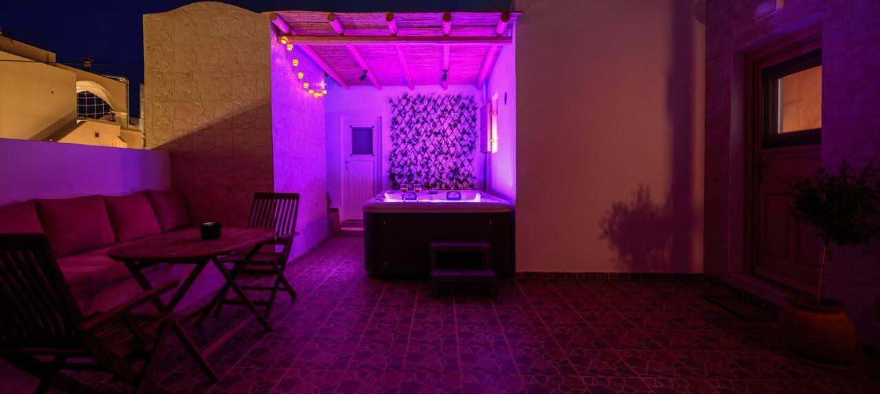 Appartamento Heart Of Oia - Private House With Jacuzzi Esterno foto