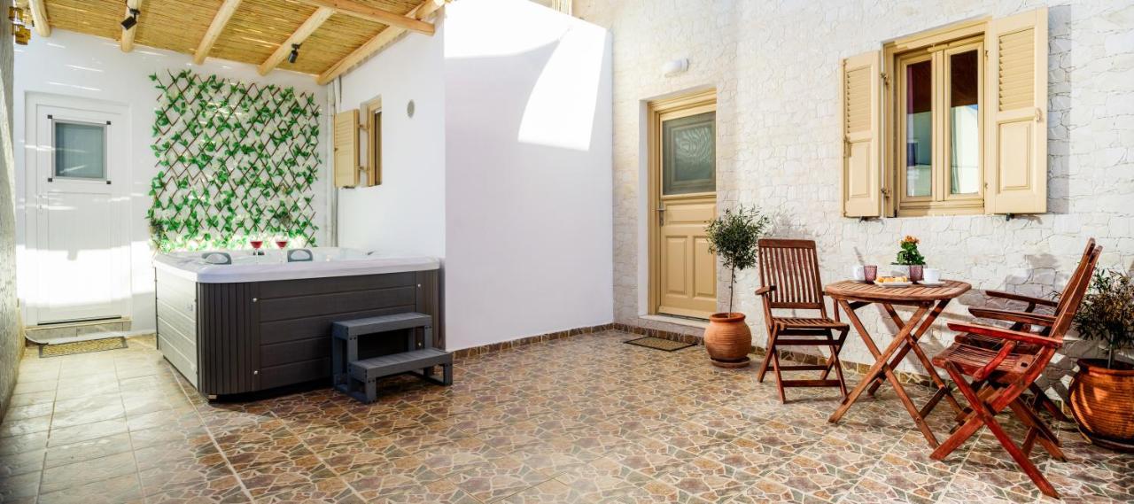 Appartamento Heart Of Oia - Private House With Jacuzzi Esterno foto