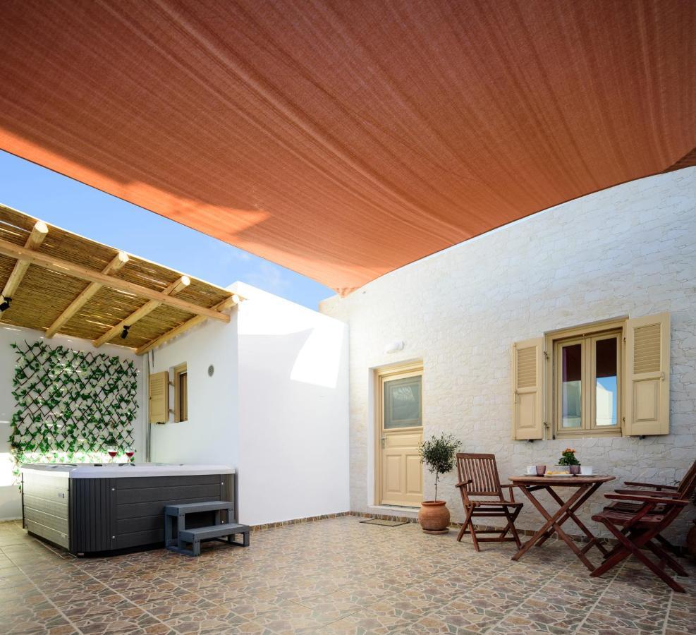 Appartamento Heart Of Oia - Private House With Jacuzzi Esterno foto