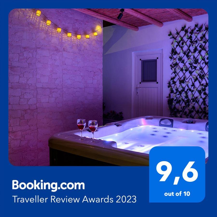 Appartamento Heart Of Oia - Private House With Jacuzzi Esterno foto